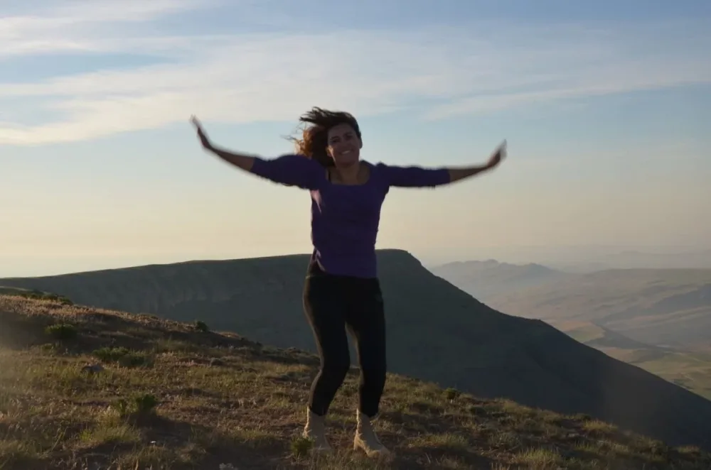 Paraşütlə qayalığa çırpılaraq ölən Nuranənin FOTOLARI