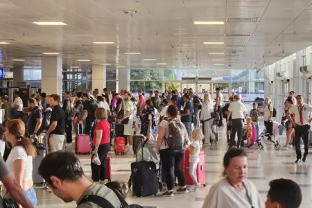 Rusiyada 11 min turist uçuş xaosu ilə üzləşdi