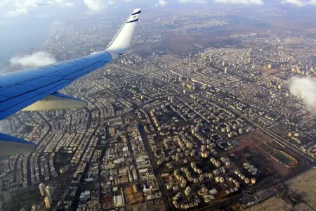 Təyyarələr necə “radardan yoxa çıxır”, amma yenə də izlənilir?