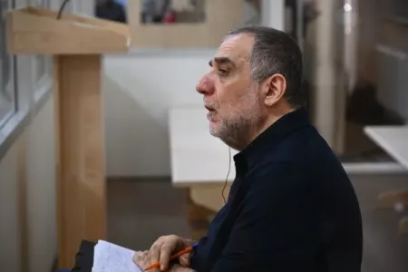 Zərərçəkmişlər erməni cinayətlərindən danışdı, Vardanyan dinlədi - FOTOLAR