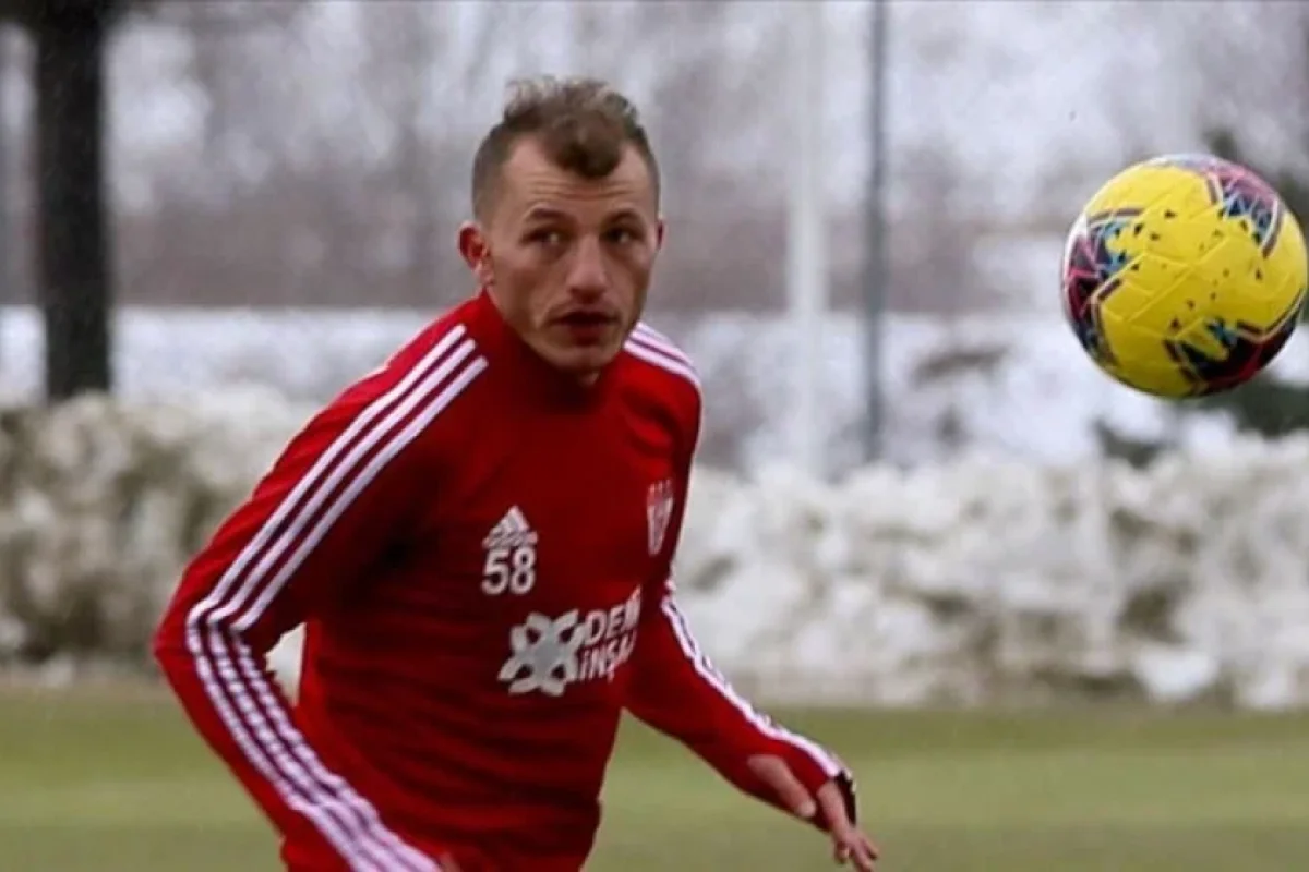 Futbolçudan narazı dolu sözlərlə - AYRILIQ