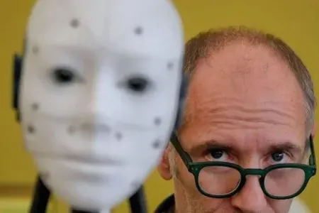 Robotlar artıq hiss edə bilir: Yeni nəsil dəri hazırlandı