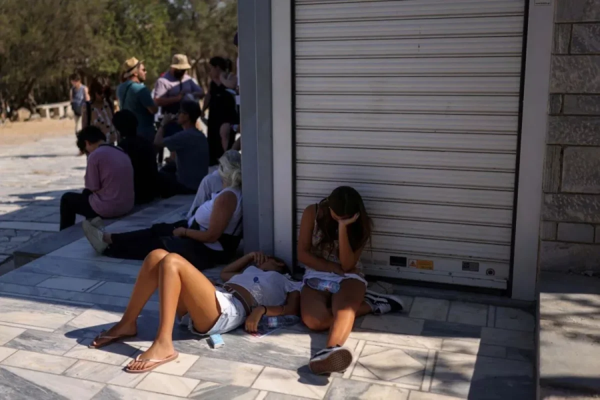 Çölə çıxan hər kəs tappıltı ilə yerə yıxılır - FOTOLAR