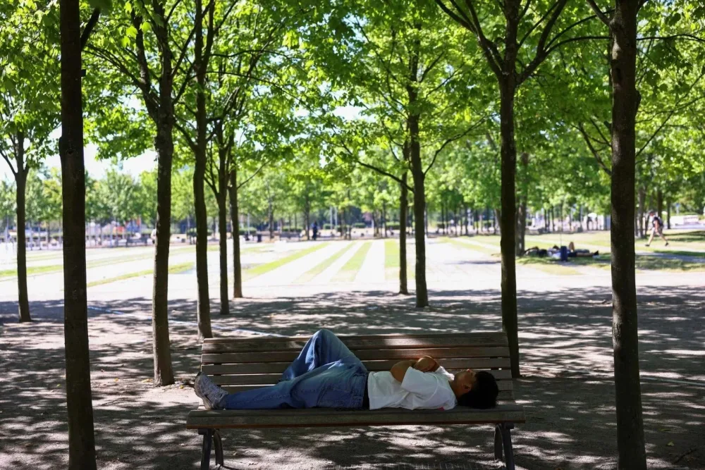 Çölə çıxan hər kəs tappıltı ilə yerə yıxılır - FOTOLAR