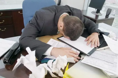 9-dan 6-ya kimi iş saatı, 300 manat maaş - İşçi hara şikayət edə bilər?