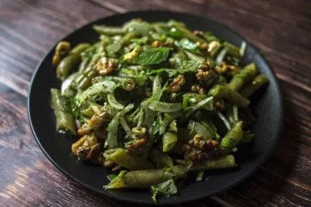 Nanə və şüyüddən hazırlanan salat - RESEPT