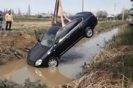 Füzulidə ANAMA əməkdaşının avtomobili kanala düşdü