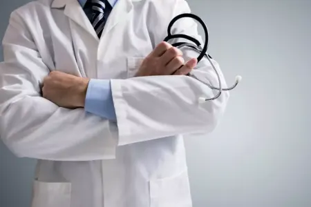 Beyləqanda xidməti kabinetində nalayiq hərəkətlərə yol verən şöbə müdiri işdən çıxarıldı