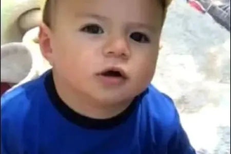 2 yaşlı uşaq atasının sürdüyü mikroavtobusun altında qaldı - – həyatını itirdi