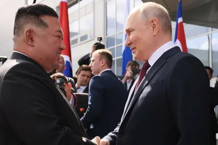 Lavrov: Putin və Kim Çen In daimi təmasdadır