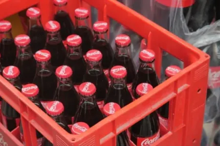 Coca-cola məhsulları rəflərdən - YIĞIŞDIRILIR