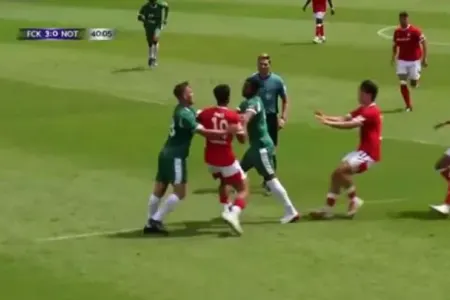 Mahir Emrelini vurdular, ara qarışdı - Video