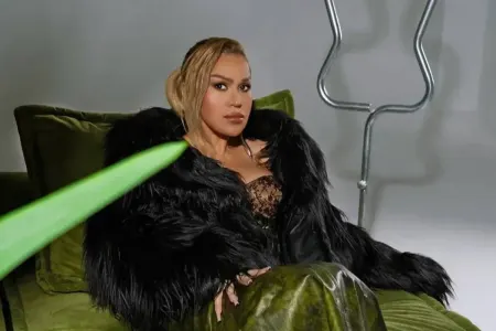 Rəqsanə İsmayılova makiyajsız görüntülərini yaydı