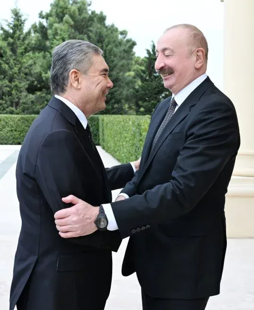 İlham Əliyev Berdiməhəmmədovla görüşdü - FOTOLAR