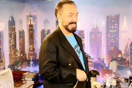 8463 il həbs edilən Adnan Oktarın - SON HALI - FOTO