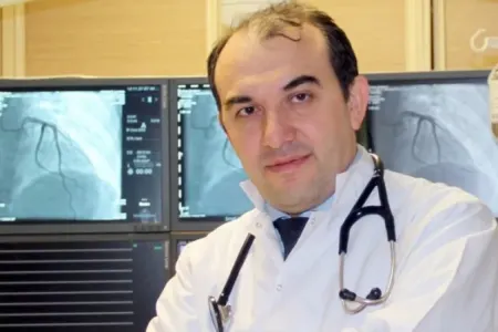 Mərkəzi Klinikanın həkimi əməliyyat etdiyi xəstəyə baxmadı: - Pasiyent VƏFAT ETDİ