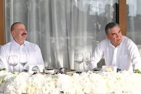 Əliyevlə Berdiməhəmmədov nahar etdi