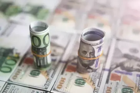 Dollar dəyər - İTİRƏCƏK!