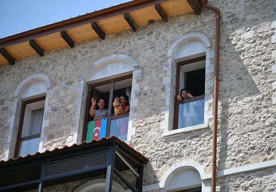 Liderlər Şuşadakı birinci yaşayış kompleksində - FOTOLAR