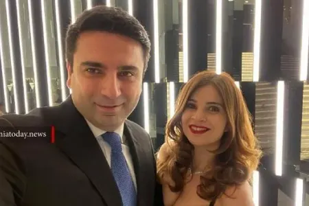 Simonyan arvadından boşandı