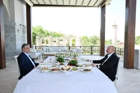 Əliyev və Berdiməhəmmədov Şuşada birgə nahar etdilər