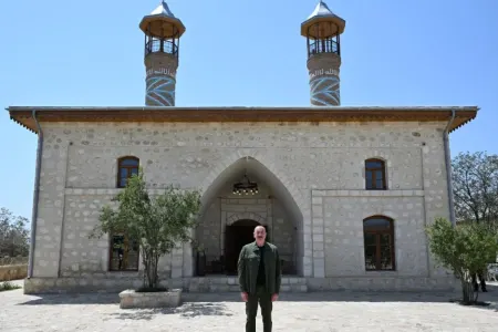 Prezident tarixi məscidin açılışında - İŞTİRAK ETDİ