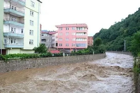 Ankarada leysan: evlər su altında qaldı