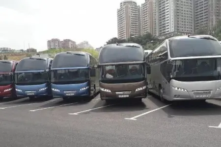 Bu şəhərdən Kəlbəcər və Ağdərəyə avtobus reysləri açılır