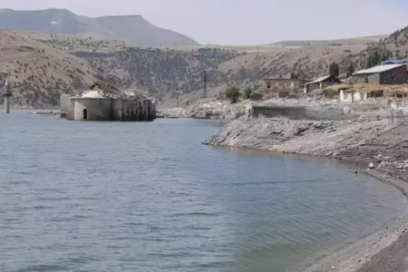 Sular çəkildi, - tarixi kənd üzə çıxdı