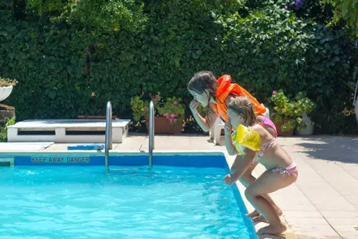 Hovuzda gizli TƏHLÜKƏ: - Uşaqlar üçün 8 risk