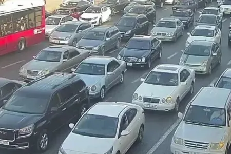 Bakının üç prospektində tıxac yaranıb