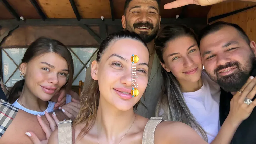 Aysun İsmayılovadan CƏSARƏTLİ PAYLAŞIM - Yeni sevgilisi ilə əl-ələ TƏTİLDƏ + FOTOLAR