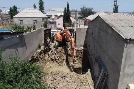Bu evlər su təchizatına ciddi problem yaradır