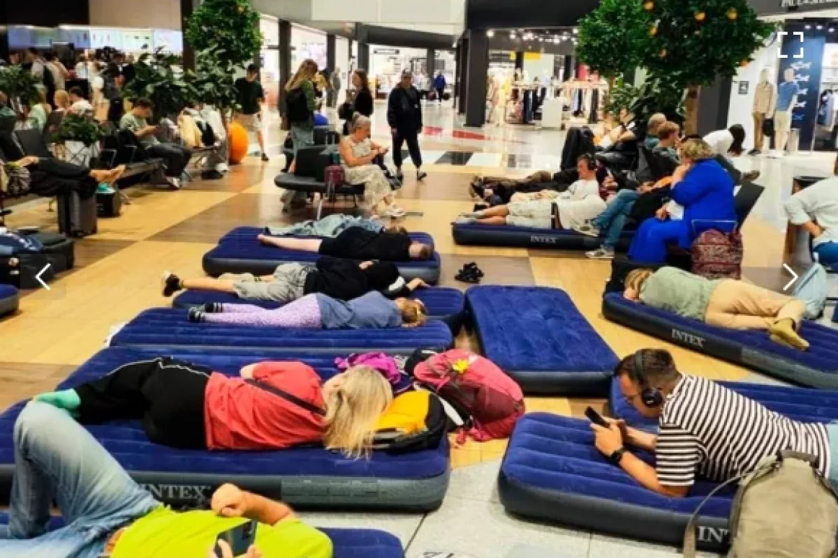 Moskvanın hava limanları iflic olub: - Sərnişinlərə döşəklər paylanır