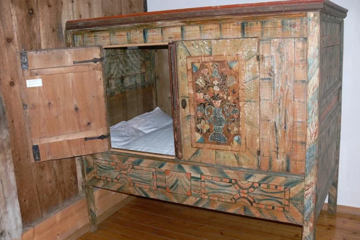 Əvvəllər insanalar şkaflarda yatırmış - – Maraqlı FAKT