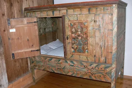 Əvvəllər insanalar şkaflarda yatırmış - – Maraqlı FAKT