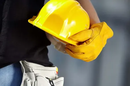 Dağıntılar altında qalan fəhlə hansı şirkətin əməkdaşı olub?