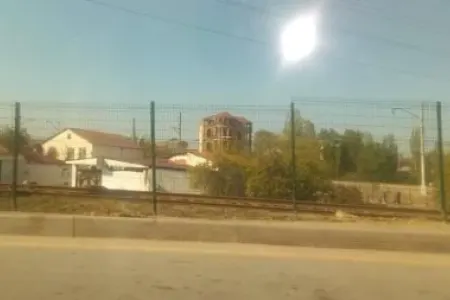 Bakıda dəmiryol zonasındakı tikililərlə bağlı cinayət işi açıldı