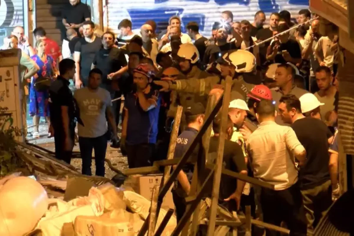 Restoran partladı: Üçmərtəbəli bina - ÇÖKDÜ