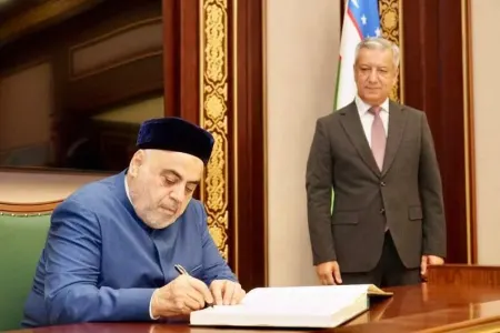 Allahşükür Paşazadə Özbəkistan səfirliyinə getdi