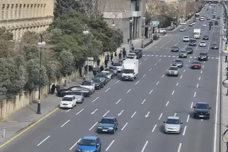 Bakının iki əsas yolunda sıxlıq var