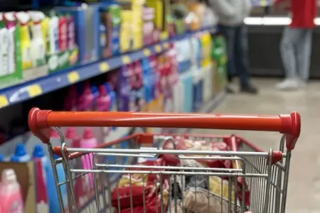 67 yaşlı qadına market QADAĞASI