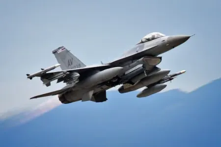 Tailand hücumu genişləndirdi: - F-16-lar havalandı...