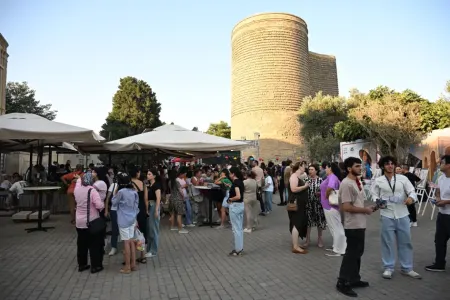 Qız qalası meydanında “Vyetnam günləri” çərçivəsində xüsusi mədəni-əyləncəli proqram təşkil olundu - FOTOLAR