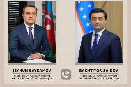 Ceyhun Bayramov özbəkistanlı həmkarı ilə regional vəziyyəti müzakirə etdi