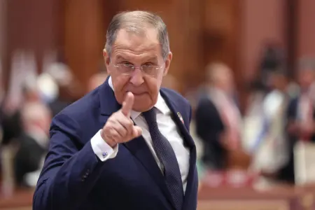 "Rusiya Qərbə qarşı təkbaşına müharibə aparır" - Lavrov