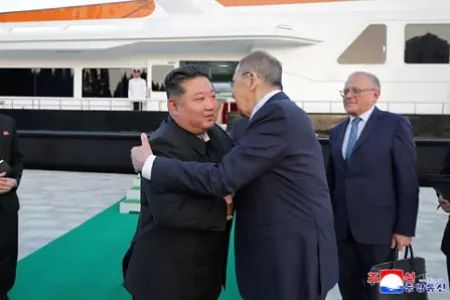 Kim Çen In həm Rusiya, həm də Çinlə “oynayır”