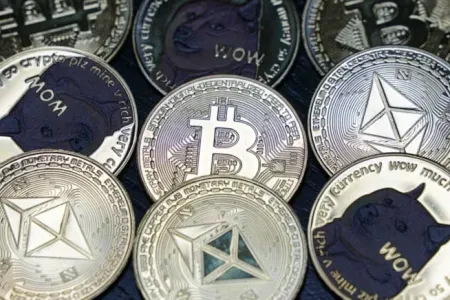 Şirkətlər bu valyutalara milyardlarla dollar yatırır