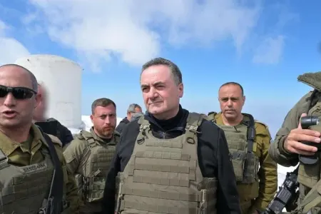 Müdafiə naziri Xameneini hədələdi: Sürprizimiz olacaq