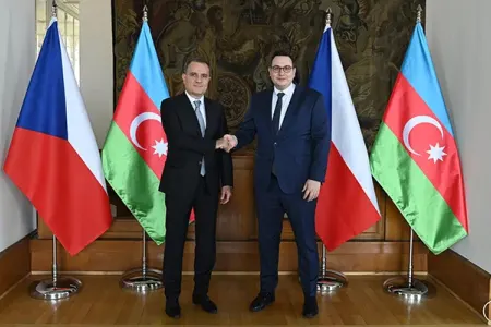 Ceyhun Bayramov çex həmkarı ilə ikitərəfli münasibətləri müzakirə etdi